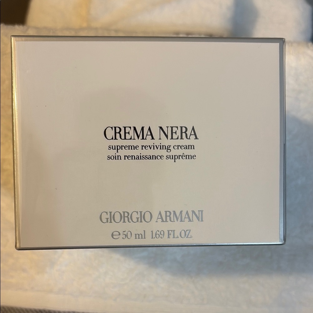 Giorgio Armani White Moisturizer Crema Nera